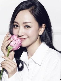 杨蓉个人资料简介,影视圈的多面才女，从青涩到成熟的蜕变之路