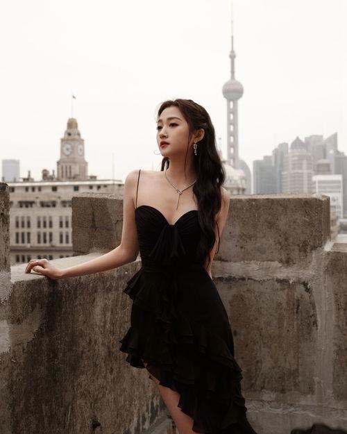 关晓彤性感图片