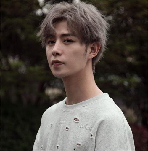 童锦程个人资料身高,阳光少年，魅力无限